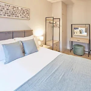 Host & - The Avenue Victoria Apartment