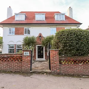 Yardley Manor Holiday home